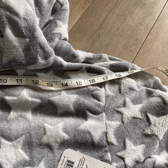 NWT Velour silver star hooded onesie S/4/6 - Picture 4 of 5